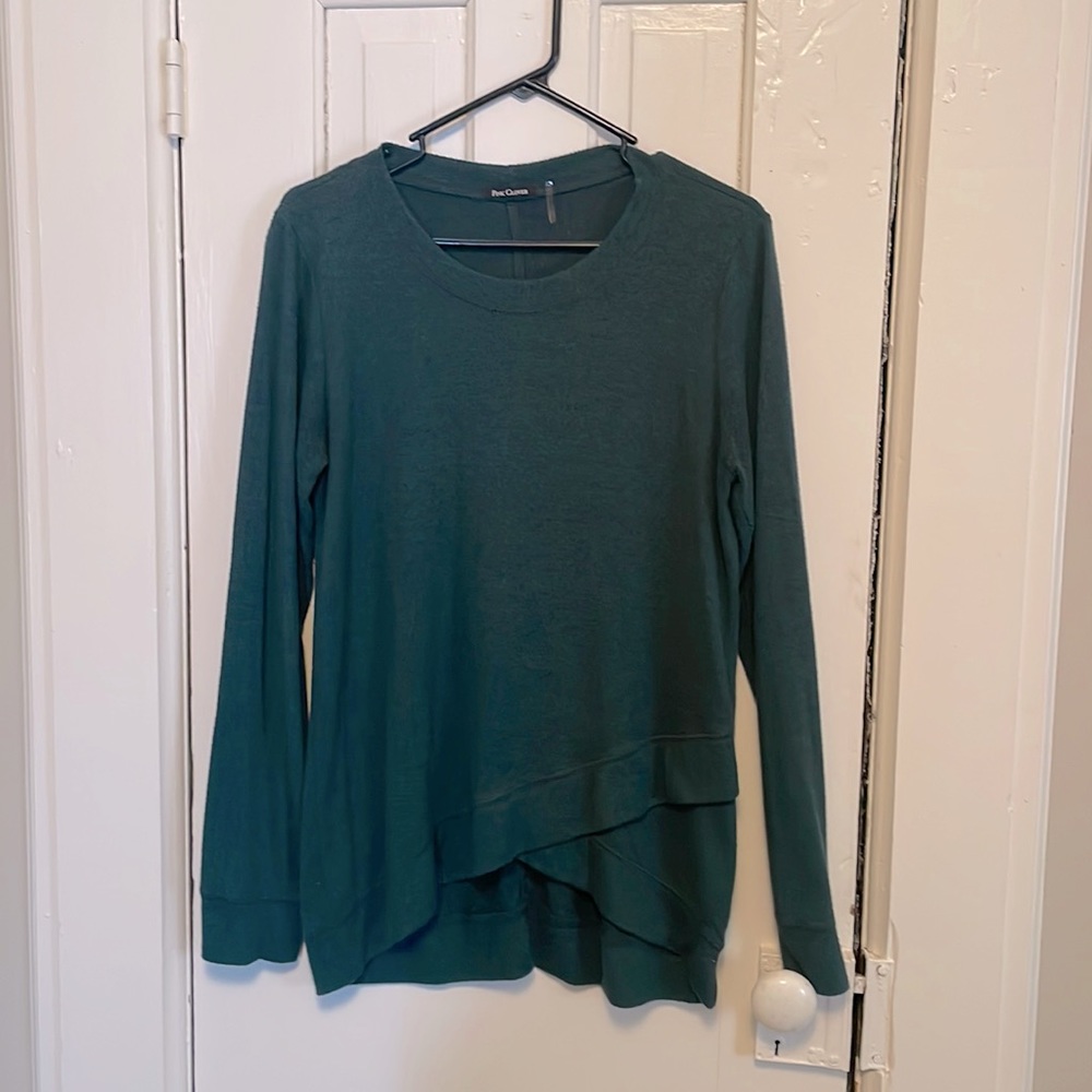 Fitted green sweater